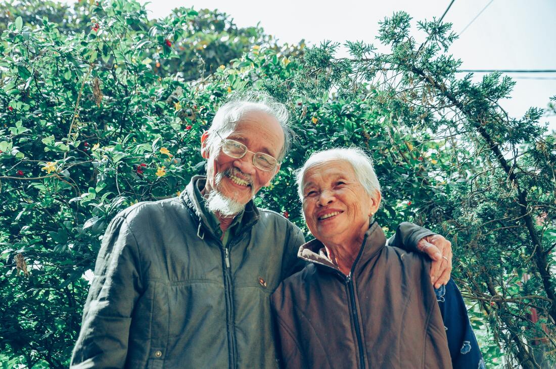 Picture of an elderly couple smiling