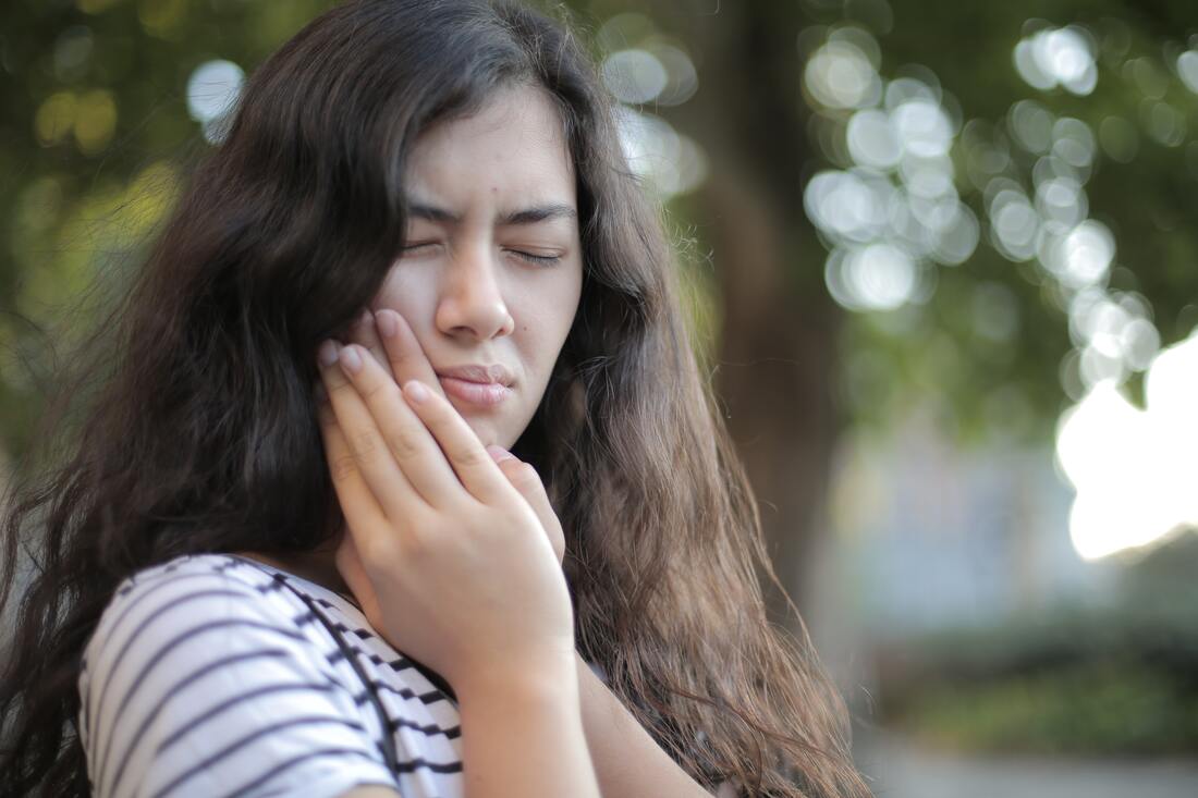 Picture of a woman with toothache